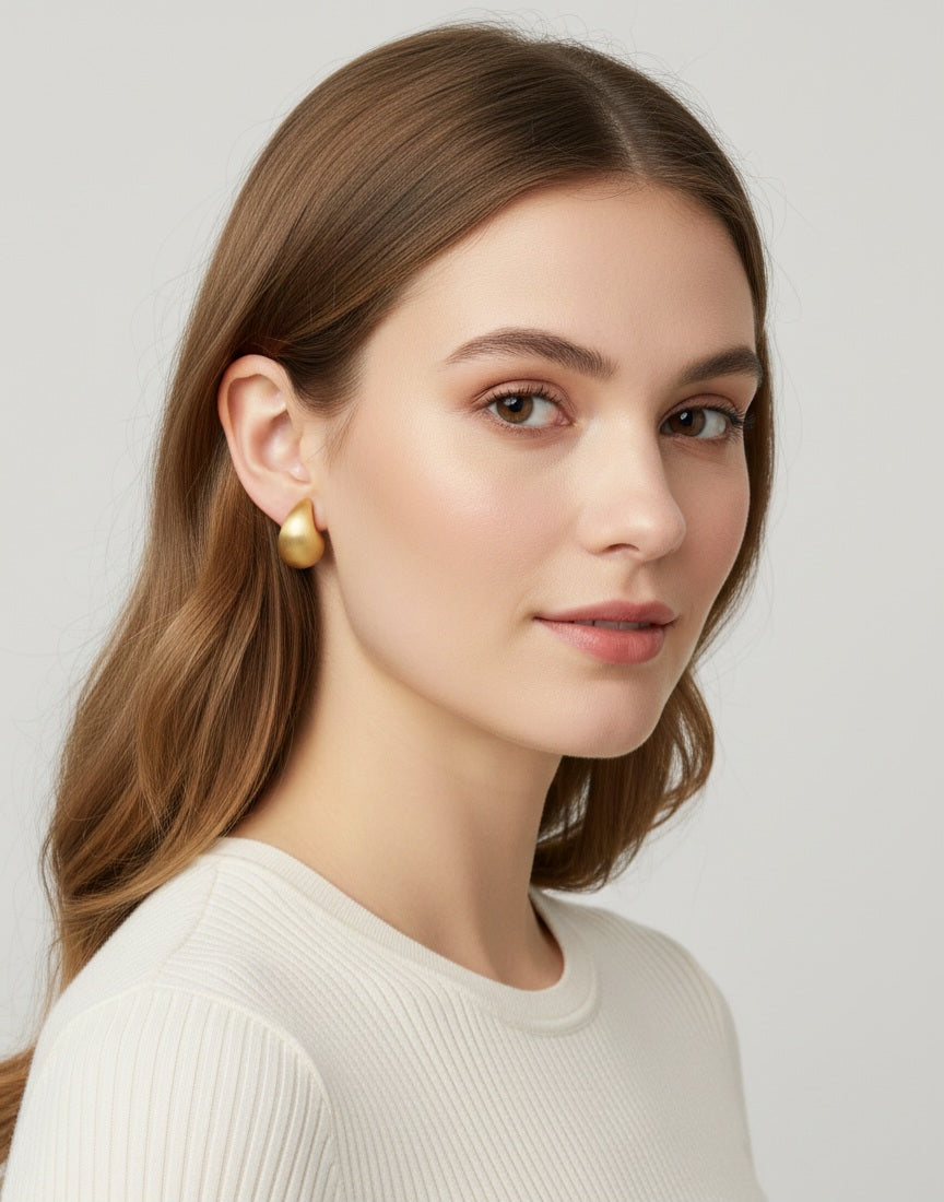 Itrani Luna Curve Matte Stud Earrings