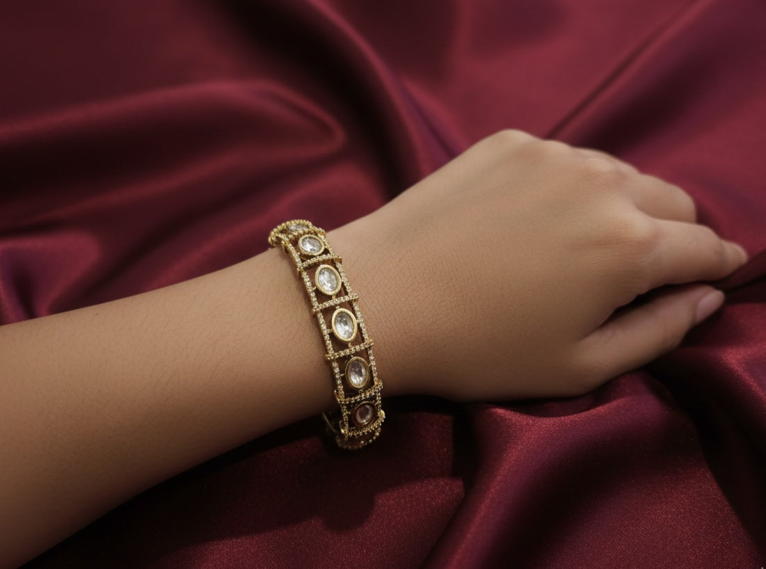 Itrani Elegant Kada Look Bracelet with Moissanite Stone