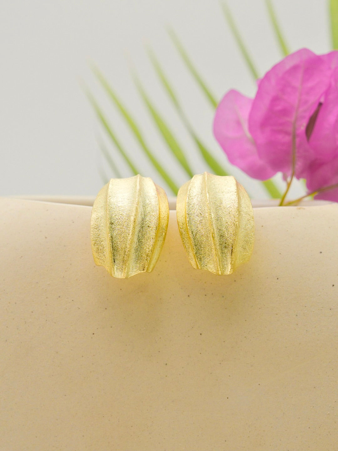 Itrani Sculpted Gleam Dome Earrings