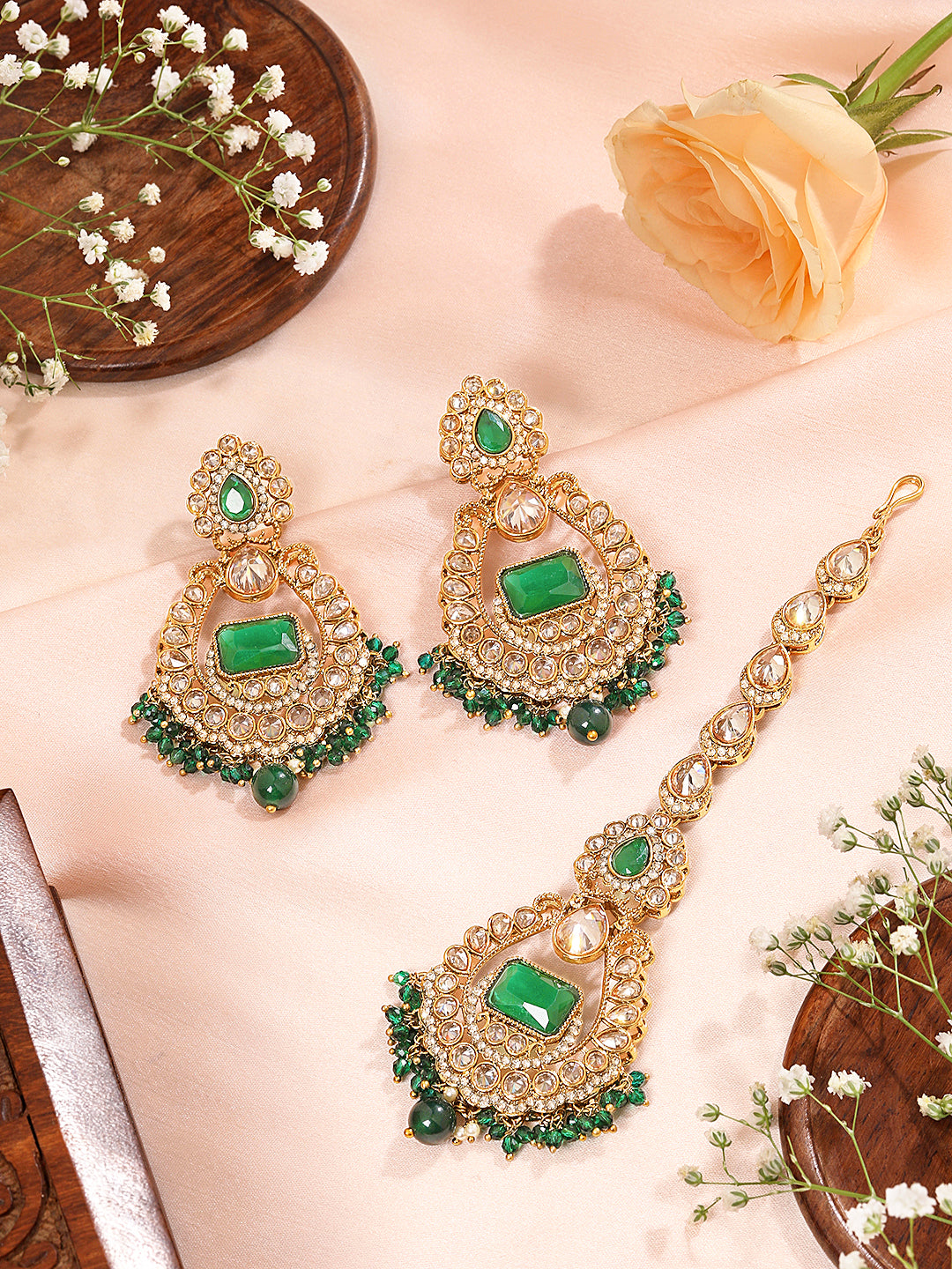 Itrani Emerald Glow centre stone Earring & Maang Tikka Set