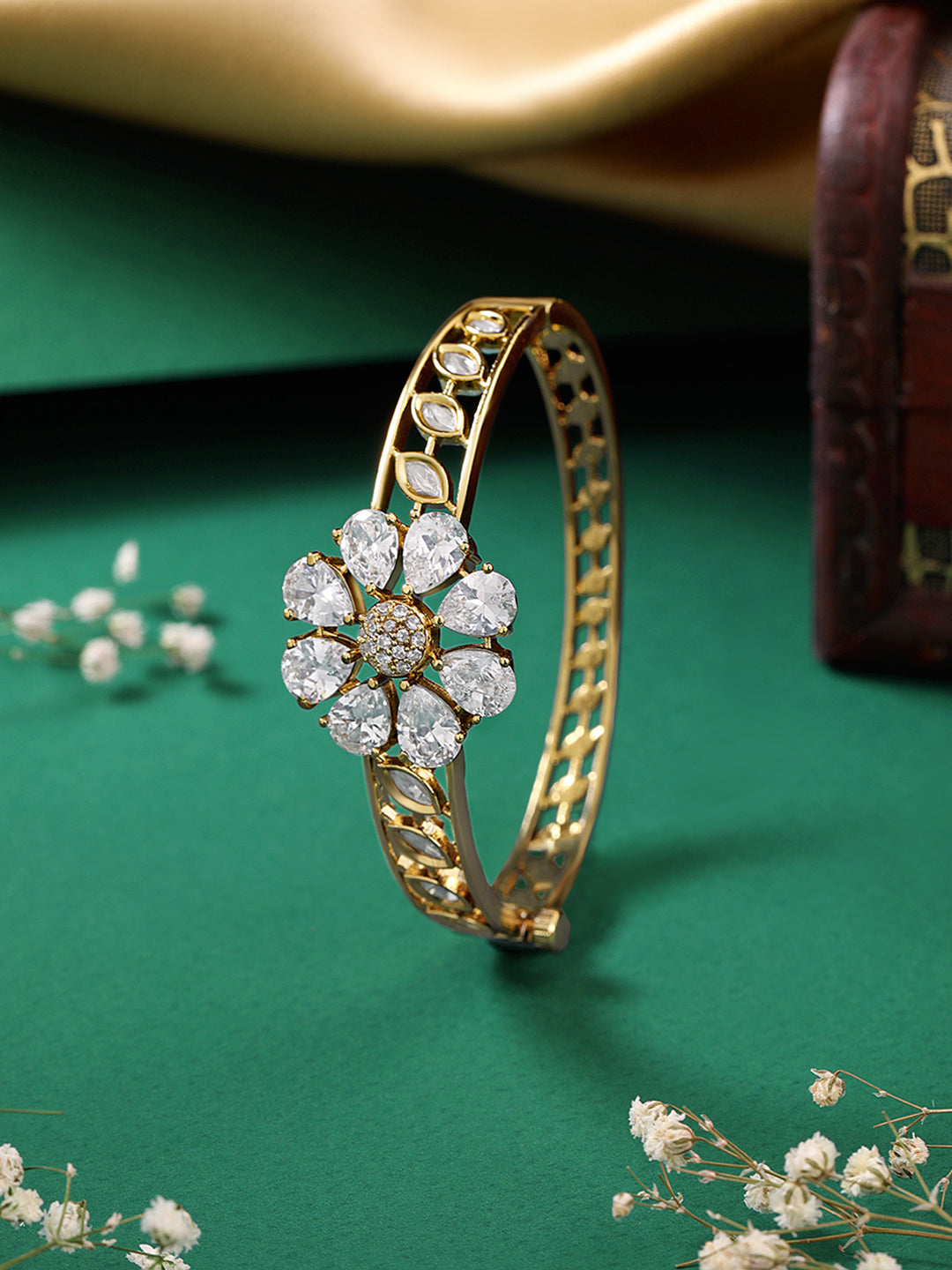 Itrani Sparkling Blossom Crystal clera Uncut Diamond Brass Bracelet