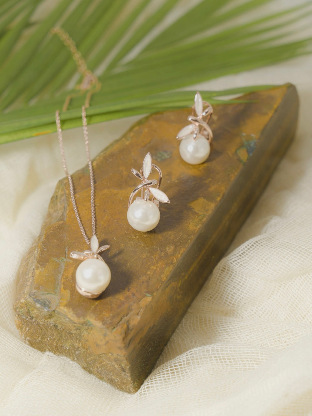 Itrani Luxe Blossom Pearl Pendant Se