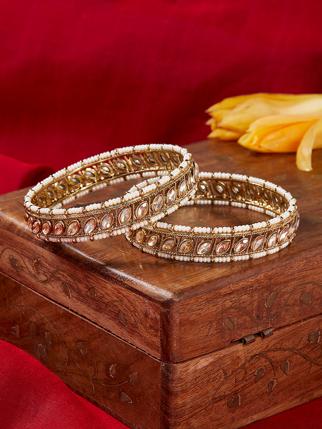 Itrani Elegant Golden Shadow Stone Bangles