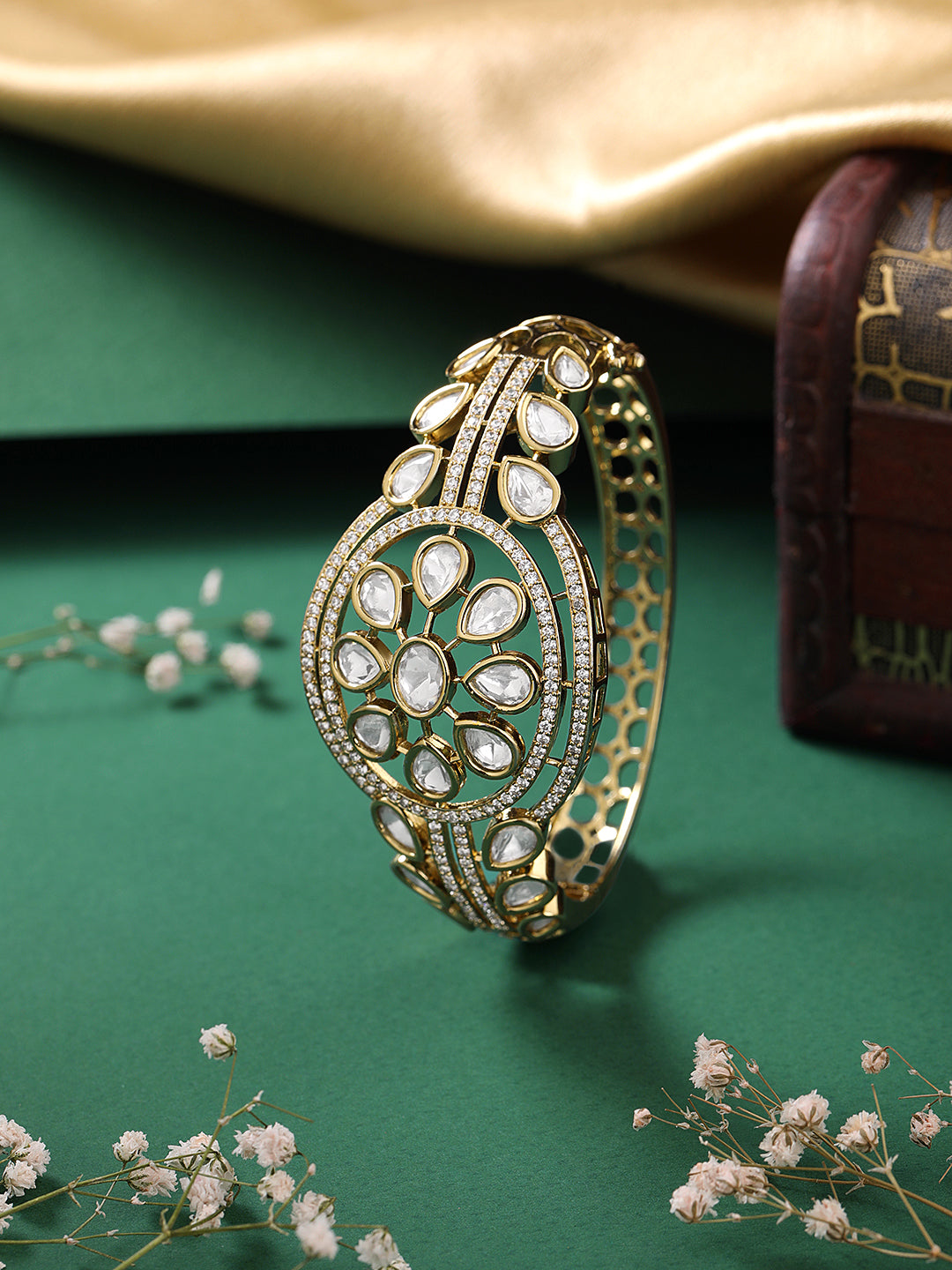 Itrani Luxe Clear Polki With Setting Stones Glow Statement Bracelet